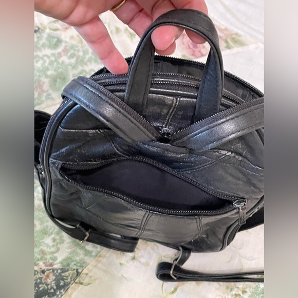 Small black leather backpack - Picture 3 of 12